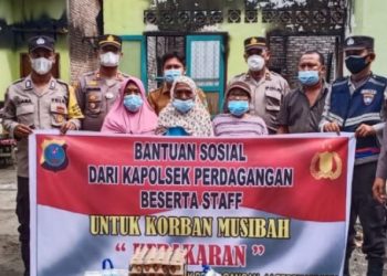 Polres Simalungun Berikan Bantuan Kepada Korban Kebakaran