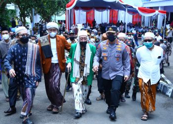 Kapolri Apresiasi Ulama Di Banten Ikuti Vaksinasi, Jadikan Motivasi Bagi Masyarakat