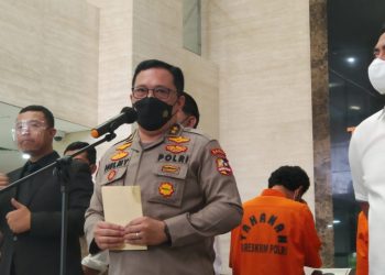 Polri menekankan para pelaku industri minyak goreng untuk tidak menahan minyak goreng dan harus menjual sesuai harga HET