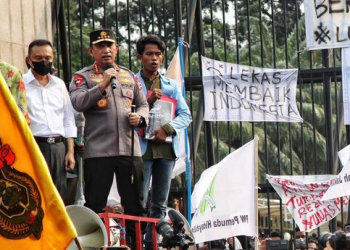 Aksi Kapolri Mengawal Demo Mahasiswa