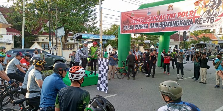 Semarak HUT Bhayangkara Ke-76, TNI-Polri Gorontalo dan Masyarakat Funbike Bersama