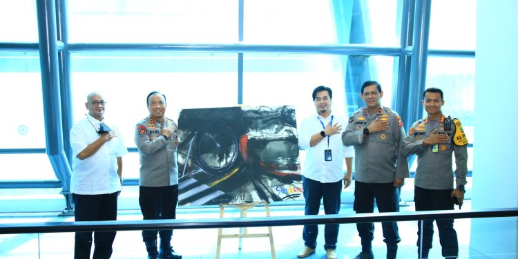 Polri Pamerkan Lukisan Karya Difabel di Bandara Soetta