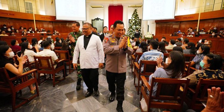 Kapolri dan Panglima TNI Tinjau Misa Natal di Gereja Katedral