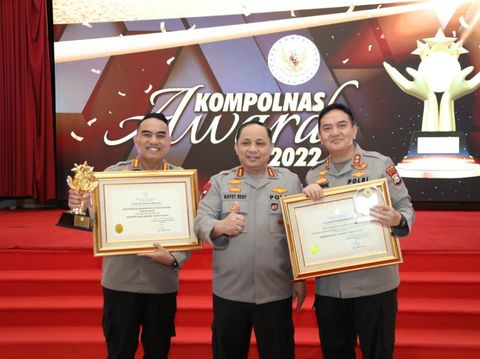 Wakapolri Komjen Gatot Eddy Pramono bersama Kapolresta Pekanbaru Kombes Pria Budi dan Kapolda Riau Irjen Mohammad Iqbal dalam acara Kompolnas Awards 2022