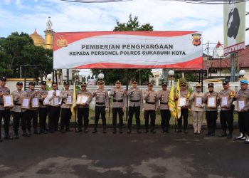 11 Personel Polri dan ASN Polres Sukabumi Kota Diberikan Penghargaan