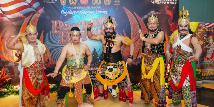 Potret Sinergitas TNI-Polri Lewat Wayang Orang "Pandawa Boyong", Kapolri Jadi Prabu Puntadewa