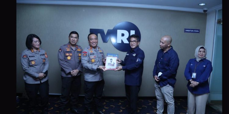 Foto Bersama Kadiv Huma Polri dan Jajaran TVRI