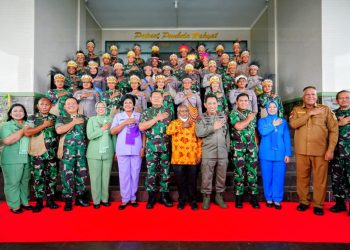 Silahturahmi dengan Warga Papua Barat, Kapolri TNI-Polri Kawal Program Pemerintah di Papua Barat