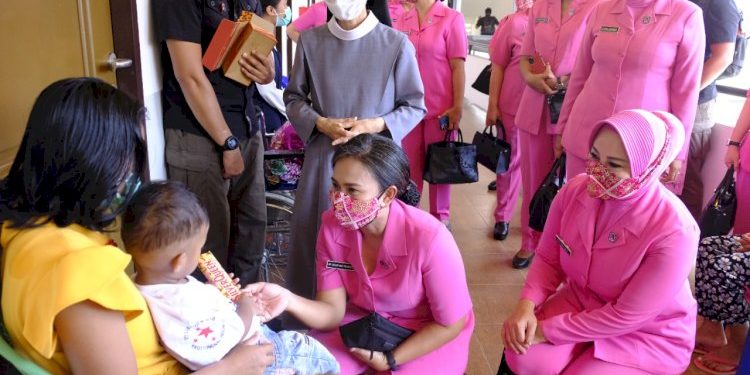 Bhayangkari - Ny Julianti Sigit Prabowo