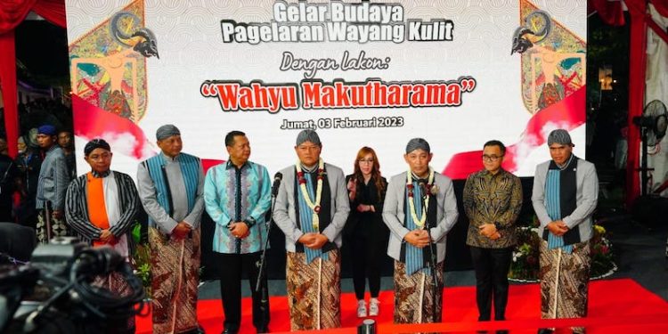 Sinergitas TNI-Polri Lestarikan Budaya dengan Gelaran Wayang Kulit