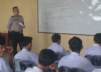 Sosok Bripka Sandi Praja Sisihkan Gaji Selama 14 Tahun Demi Bangun Sekolah Gratis