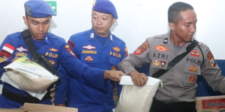 Polda Kepri kirimkan bantuan