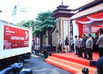 Kapolri Lepas Bantuan Sosial Dalam Rangka Hari Bhayangkara