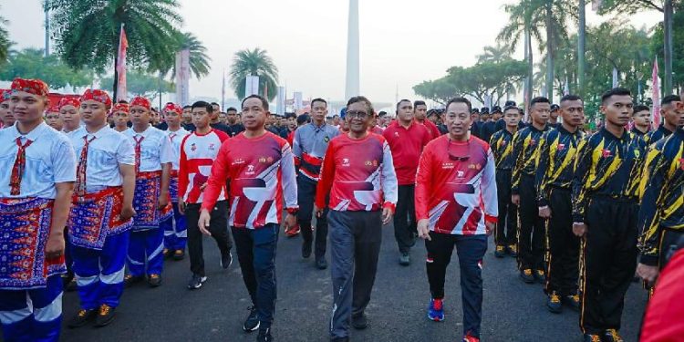 Kapolri Suarakan Pemilu Damai dalam Bhayangkara Fun Walk
