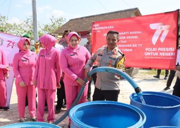 Polres Tuban Menyediakan Air Bersih untuk Warga di Pegunungan