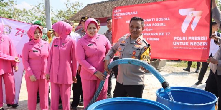 Polres Tuban Menyediakan Air Bersih untuk Warga di Pegunungan