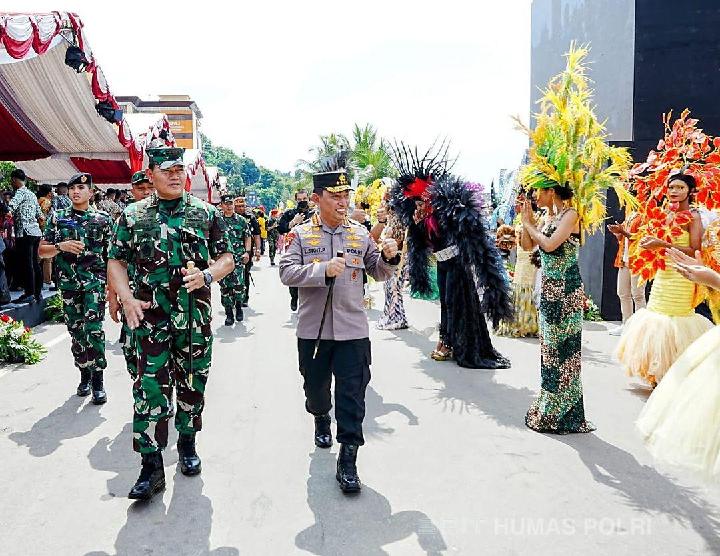 Panglima TNI dan Kapolri dalam Acara Papua Street Carnival
