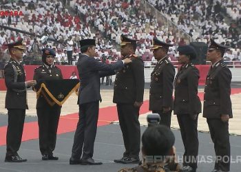 Presiden Jokowi Berikan Penghargaan Bintang Bhayangkara Nararya