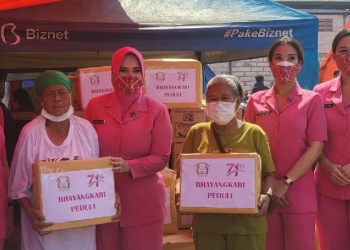 Bhayangkari Polda Metro Jaya Sambangi Lokasi Pengungsian Korban Kebakaran di Penjaringan