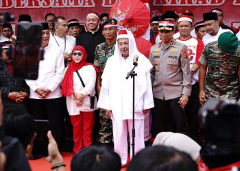 Foto Habib Lutfi dalam Apel Kebangsaan Dan Kirab Merah Putih Untuk TNI dan Polri