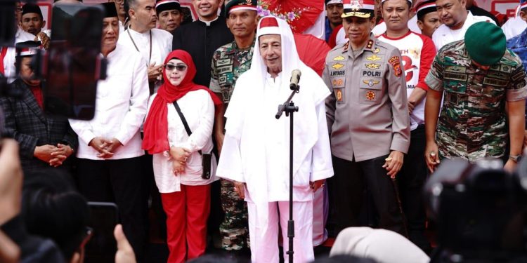 Foto Habib Lutfi dalam Apel Kebangsaan Dan Kirab Merah Putih Untuk TNI dan Polri