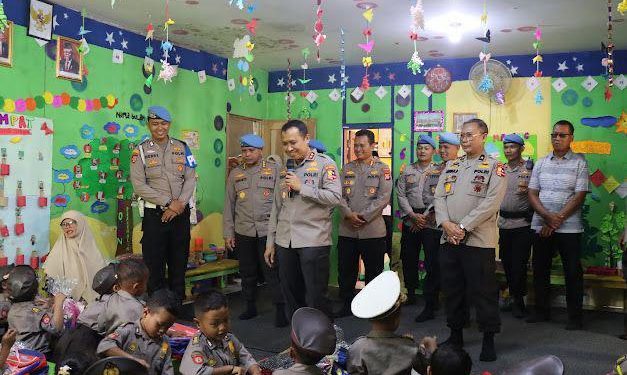 Kadivpropam Polri Kunjungi Anggota Propam Berprestasi TK Gratis di Gunung Kidul