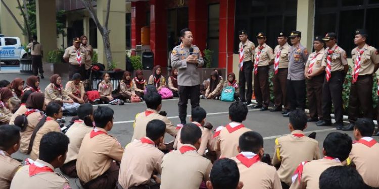 Kapolres Metro Jakarta Selatan Tanamkan Nilai Kebangsaan Kepada Siswa Pramuka