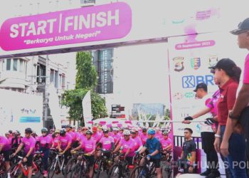 Foto Ketua Bhayangkari Lepas Peserta City Ride to Tour of Kemala