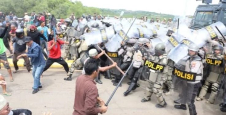 Polda Kepri Dalam Pengamanan Aksi Unjuk Rasa 26 Personel Terluka