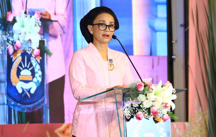 Ny Juliati Sigit Prabowo selaku Ketua Umum Bhayangkari