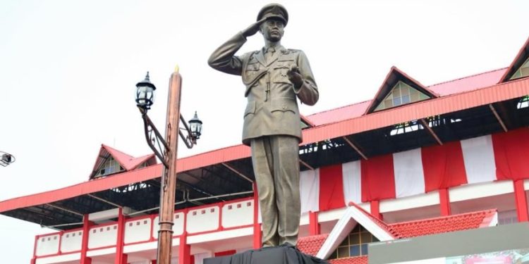 Foto Monumen Jenderal Hoegeng