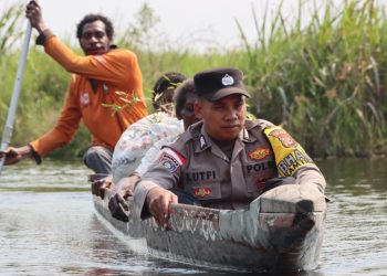 Foto Personil Polisi Bhabinkamtibmas Di Perbatasan RI – PNG