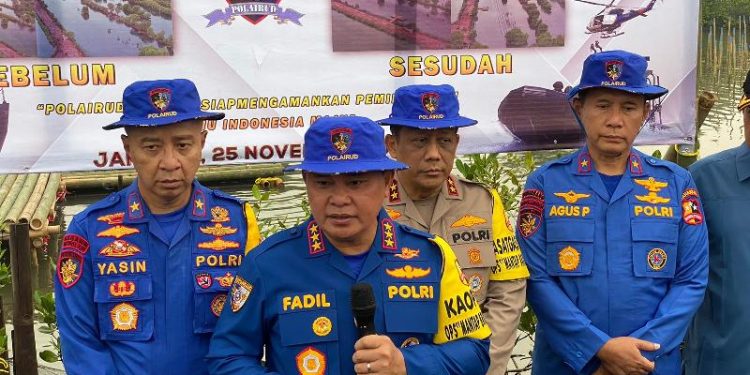 Tanam 73 Ribu Bibit Mangrove di HUT Polairud ke-73