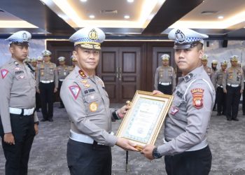 Foto Bripda Novandro Anggota Yang Korbankan Sepeda Motornya Untuk Cegah Terjadinya Laka Lantas