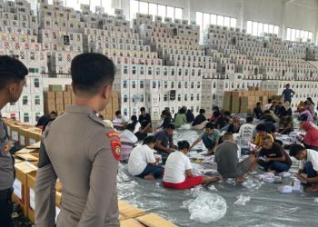 Polisi Amankan Proses Pelipatan Surat Suara Jelang Pemilu 2024 di Indonesia