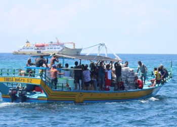 Potret Polisi Distribusi Logistik Pemilu di Wilayah Terluar Maluku Barat Daya