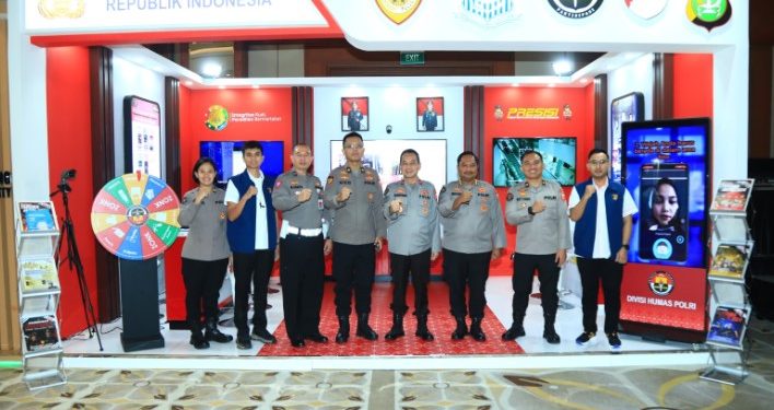 Prestasi Polri Raih Juara Booth Terbaik di Pameran Kampung Hukum 2024