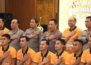 Kapolri Jenderal Pol Listyo Sigit Prabowo menyambut tim voli Jakarta Bhayangkara Presisi dan Popsivo Polwan yang meraih prestasi di Proliga 2024