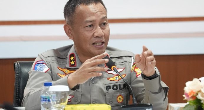 Kakorlantas Polri Irjen Pol Aan Suhanan bersama Dirut PT. Jasa Raharja dan Tim Survei kembali melanjutkan pengecekan di Pelabuhan PT ASDP Indonesia Ferry Cabang Ketapang, Banyuwangi, menjelang libur Natal dan Tahun Baru (Nataru) pada Jumat (29/11/2024)