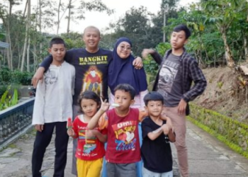 Kisah Aiptu Donny Merawat Anak Yatim