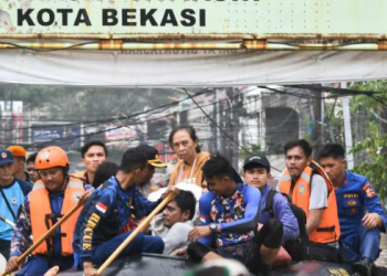 evakuasi korban banjir Bekasi