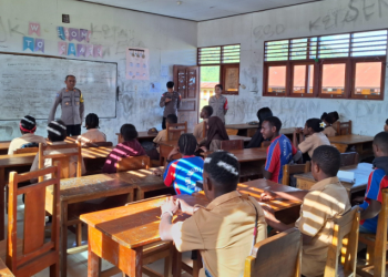 Edukasi Lalu Lintas untuk Anak Sekolah di Pegunungan Bintang