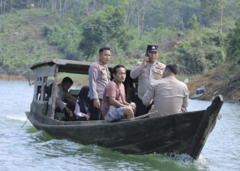 pengabdian polisi di pulau terpencil riau sambut hari bhayangkara