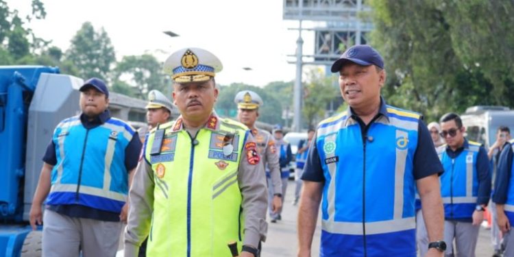 Kakorlantas dan Dirut Jasa Marga Tinjau Perbaikan 7 Gerbang Tol Pasca Demo