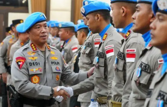 Komjen Dedi Prasetyo penghargaan kepemimpinan publik FH UB