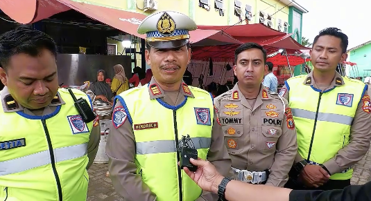 Korlantas Polri salurkan bantuan korban banjir di Langkat